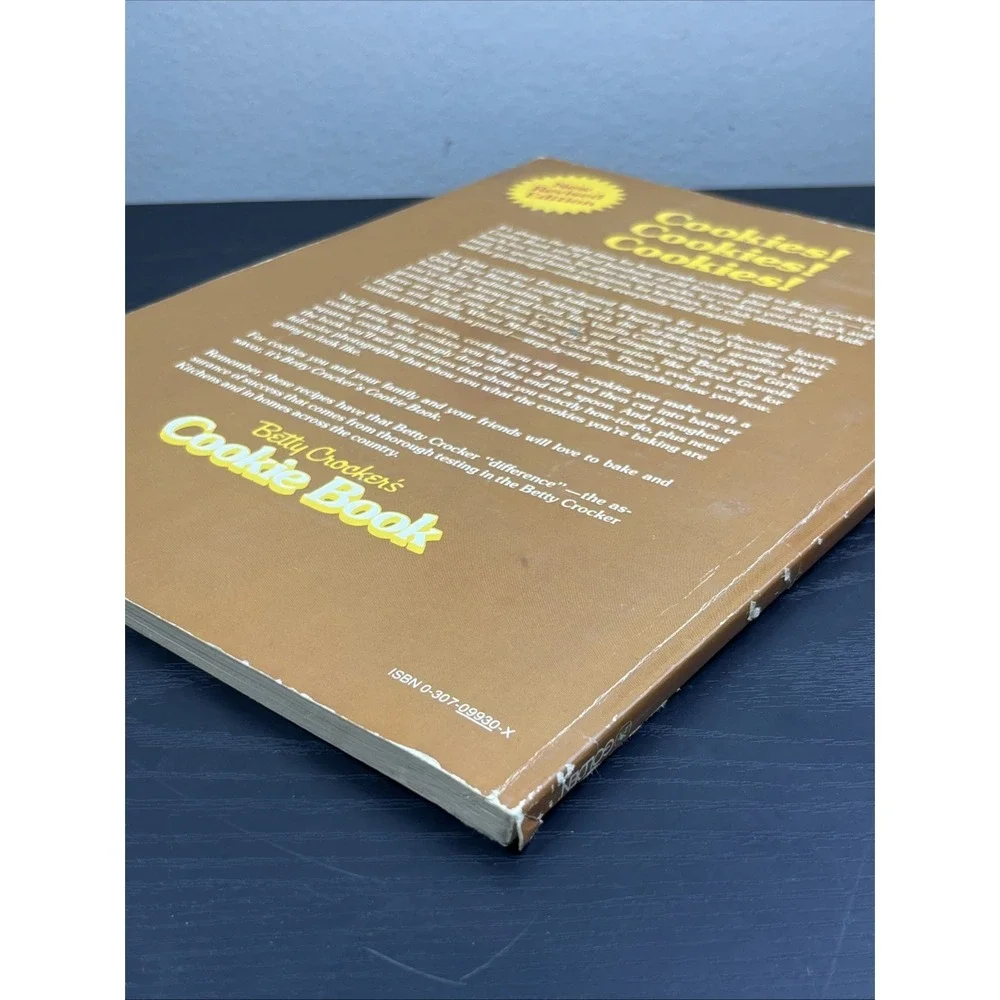 Betty Crockers Cookie Book Paperback Vintage Baking Recipes ACCEPTABLE